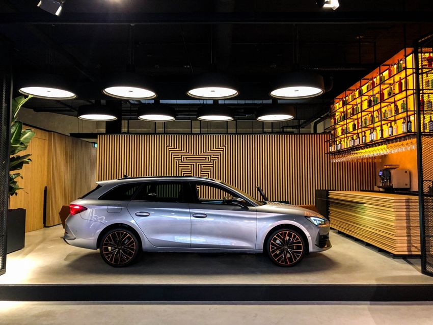Manhave Vastgoed heeft 380 m2 winkelruimte verhuurd voor een CUPRA City Garage
