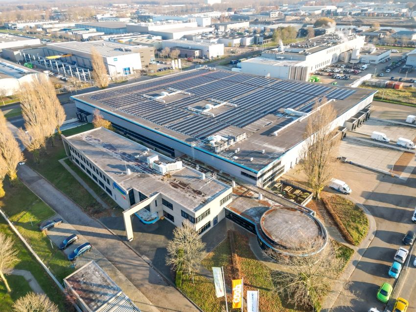 Yakult B.V. huurt modern bedrijfscomplex van Bruil op bedrijventerrein De Vaart in Almere