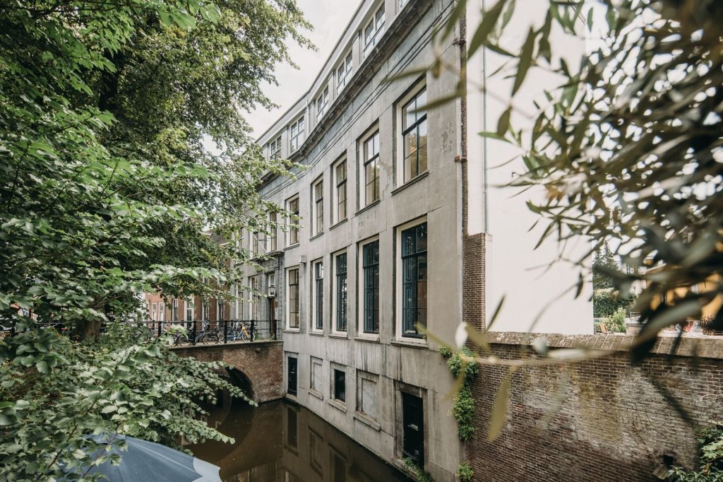 Bridges Real Estate verhuurt kantoorpand 'Van Zuylen' aan Social Impact