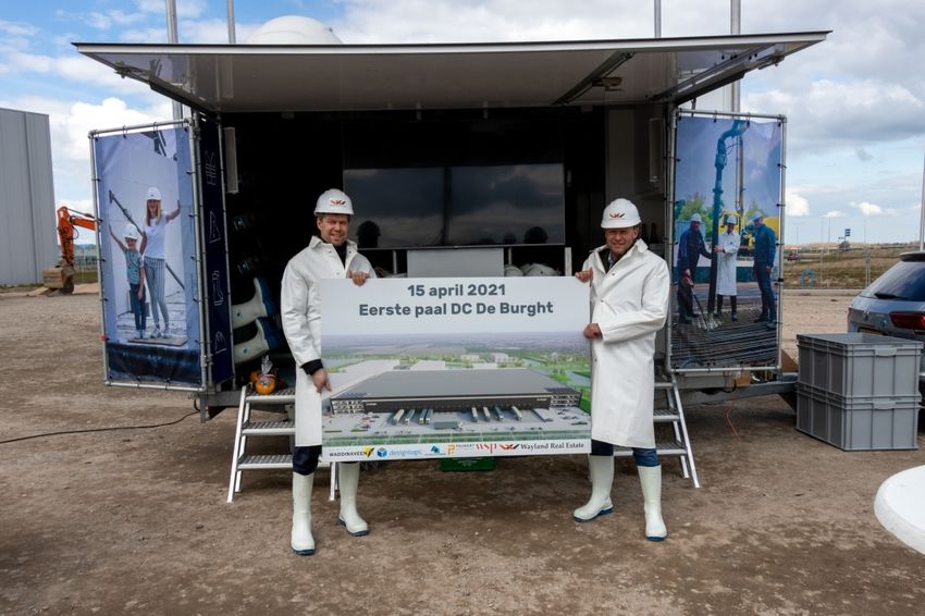 Eerste paal voor DC De Burght in Waddinxveen geslagen