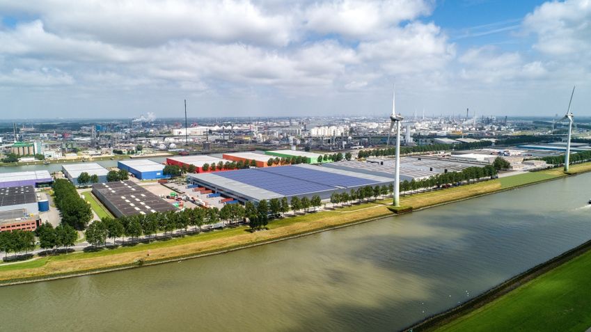 DHG VERHUURT 107.000 M² SMARTLOG BOTLEK VOOR OPLEVERING