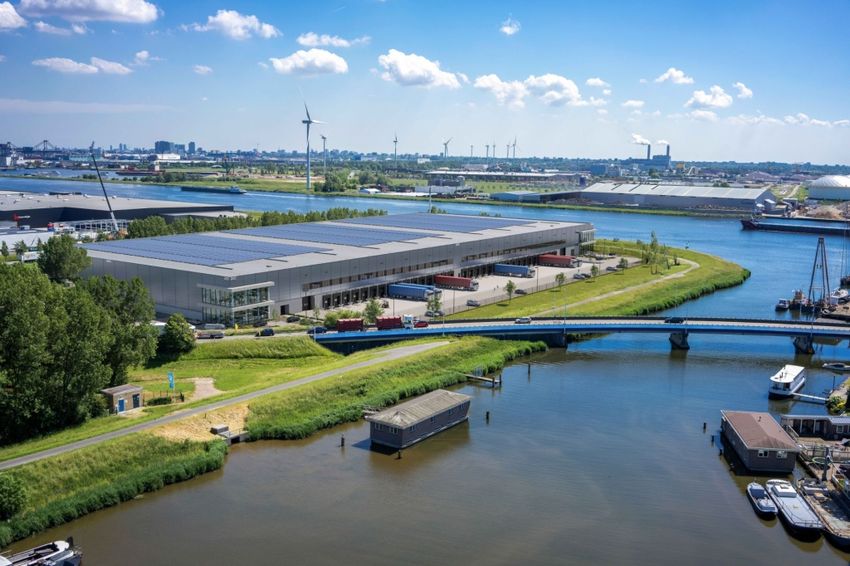 DHG START OP RISICO MET DE BOUW VAN SMARTLOG ZAANDAM