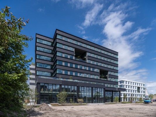 Being en COD verhuren 1.300 m² in Max & Moore-complex in Amsterdam-Noord