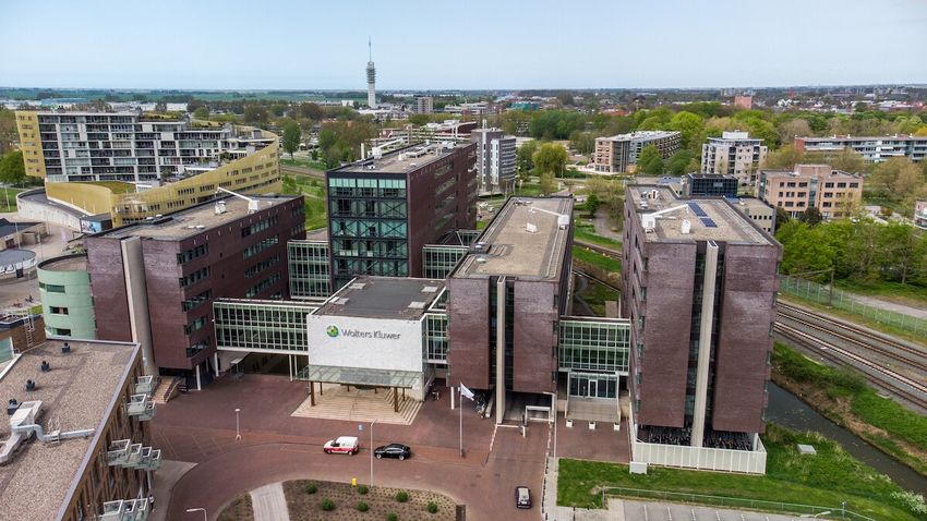 Multi Corporation en M.O.S. kopen 13.000m2 kantoorgebouwen in Alphen aan den Rijn.