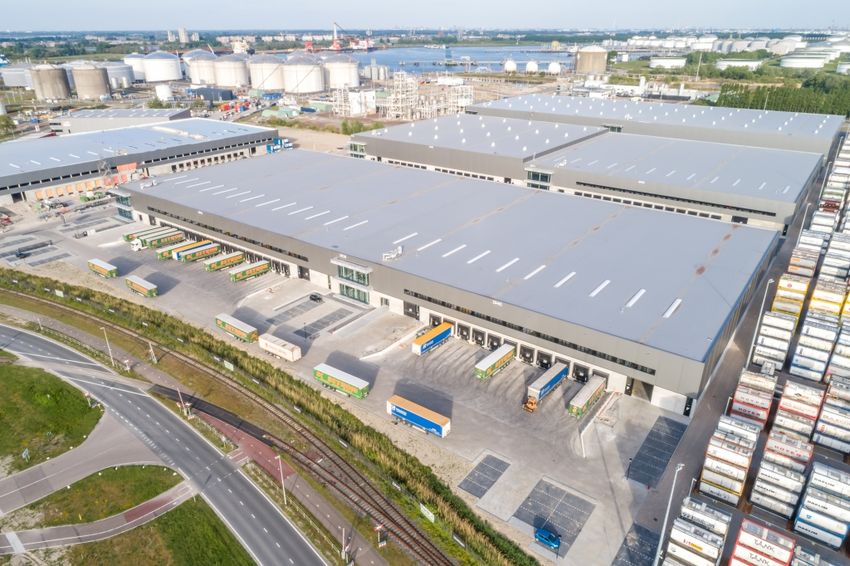 DHG BREIDT HUUR ESTRON IN ROTTERDAM UIT NAAR RUIM 51.000 M2