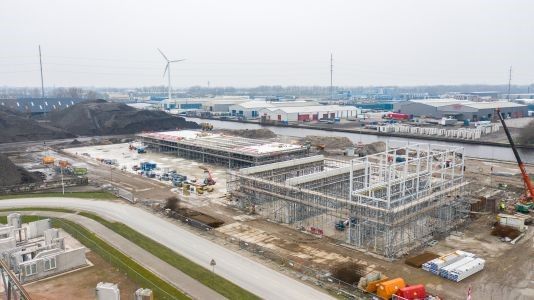 Hoogste punt bij woningfabriek Van Wijnen: symbolisch moment voor woningzoekenden