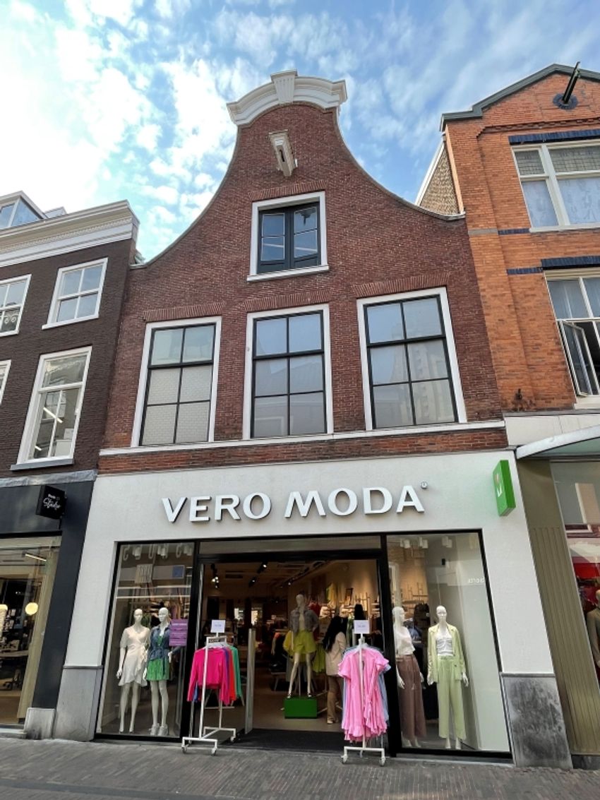 KroesePaternotte heeft de Grote Houtstraat 32 in Haarlem verhuurd aan Vero Moda namens Tenstone